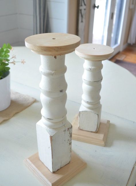 Farmhouse Candlesticks, Spindle Crafts, Wooden Candlesticks, Flat Decor, Diy Candle Holders, Diy Holz, Farmhouse Decoration, Diy Farmhouse Decor, Diy Farmhouse