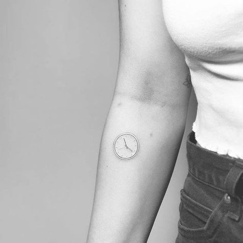 Minimalist Clock Tattoo, Timeless Clock Tattoo, Simple Clock Tattoo, Clock Face Tattoo, Calendar Tattoo, Clock Tattoo Ideas, Cousin Tattoos, Minimalist Clock, Inner Forearm Tattoo