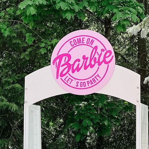 Barbie Themed Classroom, Barbie Classroom, Barbie Decor, Barbie Malibu, Bday Stuff, Carnival Birthday Party Theme, Disney Princess Tattoo, Princess Tattoo, Event Stylist