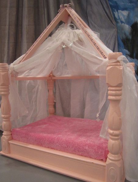 Princess Dog Aesthetic, Canopy Dog Bed, Dog Canopy Bed, Creative Dog Bed, Fancy Dog Beds, Princess Dog Bed, Princess Canopy Bed, Dog Room Decor, Princess Canopy