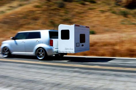 Cute fold-out trailer – meet the “hitch hotel” on wheels! – GoDownsize.com Tent Camping Essentials, Truck Hitch, Tents Camping Glamping, Mini Caravan, Small Camper Trailers, Tents Camping, Teardrop Camper Trailer, Group Camping, Trailer Diy