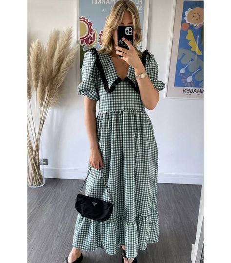 How to Wear Last Year's Biggest Trends in 2022 | Who What Wear UK Black Gingham Dress, V Neckline Top, Tile Dress, Rent Dresses, Backless Long Dress, Black Gingham, Oversized Collar, Dress Autumn, Black Camel