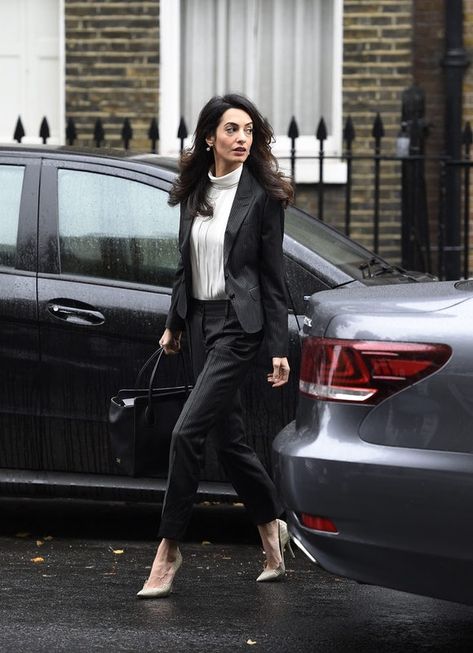 Powerful Women Fashion, Court Outfit, Women Lawyer, Lawyer Fashion, Corporate Fashion, Amal Clooney, Professional Fashion, Professional Outfits, Work Attire