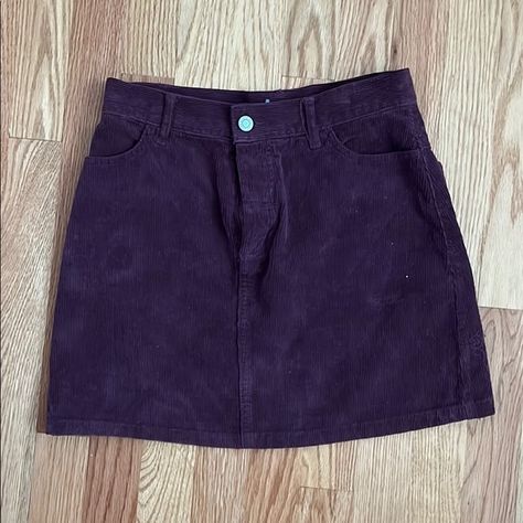 Dark purple Brandy Melville Mini Skirt Purple Corduroy Skirt, Purple Mini Skirt Outfit, Dark Purple Outfit Aesthetic, Dark Purple Outfit Ideas, Clawdeen Costume, Denim Skirt Outfit Aesthetic, Dark Purple Skirt, 90s Mini Skirt, Skirt Outfits Aesthetic