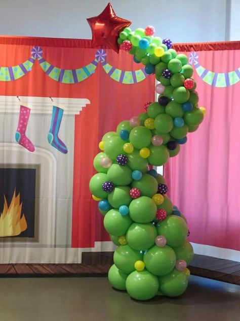 Christmas Grinch Party, Grinch Desserts, Grinch Christmas Tree Ideas Themed, Grinch Party Ideas, Ideas Decoracion Navidad, Christmas Parade Floats, Ward Christmas Party, Grinch Decorations, Grinch Christmas Party