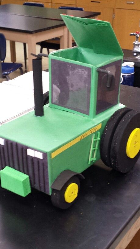 Diy Tractor Decorations, Tractor Valentines Boxes, Tractor Valentine Box Ideas, John Deere Valentine Box Ideas, Tractor Made Out Of Candy, Tractor Out Of Boxes, Cardboard Tractor, Drake's Birthday, Valentine's Boxes