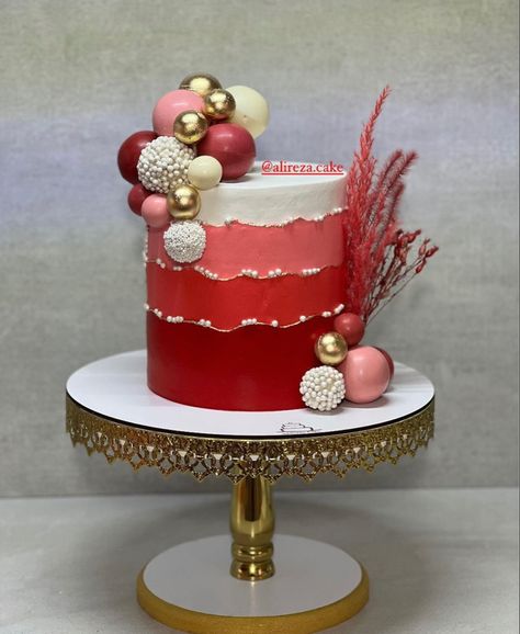 Red Birthday Cake For Women, Red Birthday Cake For Men, Red Theme Cake, Red Cake Birthday, Red Cake Designs Birthday, Red And White Cake, Red Birthday Cake, Round Birthday Cakes, 19th Birthday Cakes