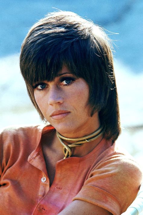 Jane Fonda Old School Hairstyles, Jane Fonda Hairstyles, Smart Hairstyles, Razor Cut Hair, 1970s Hairstyles, Unisex Looks, Long Shag Haircut, 70s Hair, Geri Halliwell