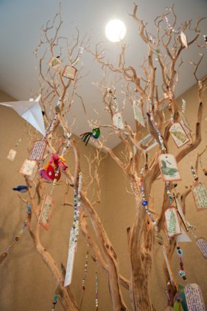 Atelier | Branches Atelier ideas Reggio Projects, Reggio Environments, Communication Friendly Spaces, Reggio Atelier, Reggio Preschool, Preschool Classroom Setup, Natural Classroom, Branch Decoration, Decoration Classroom