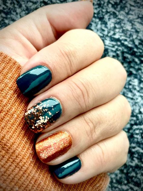 Fall Nails 2022 Green And Gold, Thanks Giving Nails Color, Cinnamon Color Nail Designs, Teal Nails For Fall, Short Nails Ideas Autumn Square, Fall Nails Jewel Tone, Dip Powder Nails Thanksgiving, Pretty October Nails, Dark Teal And Orange Nails