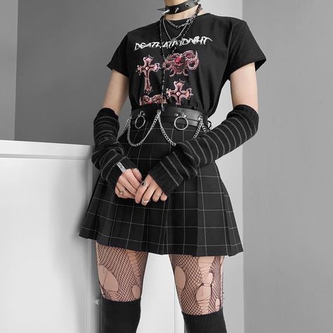 Egirl Fashion, E Girl Outfits, Aesthetic Grunge Outfit, Dark Outfits, Alt Fashion, Gothic Outfits, Goth Outfits, Alternative Outfits, Grunge Style