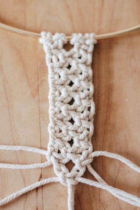 Learn the basic macrame knots with this step by step guide! Includes photos for every step and project ideas to get you started! Download and print a macrame pdf guide. #macrame #macramepdf #macrameknots #printables #macrameguide Basic Macrame Knots, Basic Knots, Basic Macrame, Selling Crafts, Easy Macrame, Knots Guide, Macrame Knots Tutorial, Macrame Knots Pattern, Diy Macrame Plant Hanger