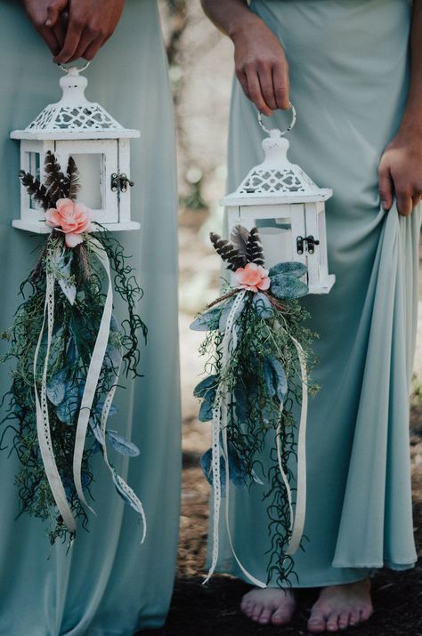 Wedding Lantern Bridesmaids, Wedding Lanterns Bouquet, Lantern Bridal Bouquet, Lantern Wedding Bouquets, Lantern Flowers Wedding, Bridesmaid With Lanterns, Non Bouquets Alternative Wedding, Lanterns For Bridesmaids To Carry, Alternate Bridesmaid Bouquet Ideas