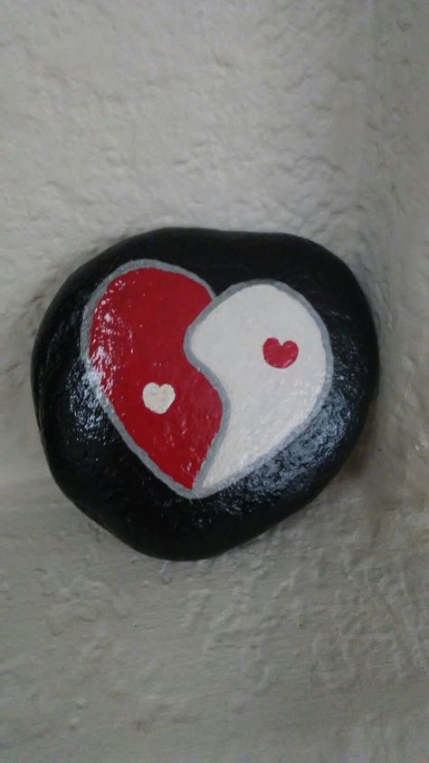 Heart Stone Painting, Rock Painting Ideas For Boyfriend, Couple Rock Painting Ideas, Rock Painting For Boyfriend, Love Rock Painting Ideas, Yin Yang Heart, Yin To My Yang, Heart Shaped Rocks, Inspirational Rocks