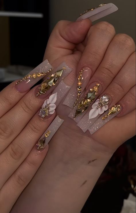 Ongles Bling Bling, Quince Nails, Fake Nails White, Quinceanera Nails, Fake Nails Long, Long Press On Nails, Shaped Nails, Nail Stuff, Bling Acrylic Nails