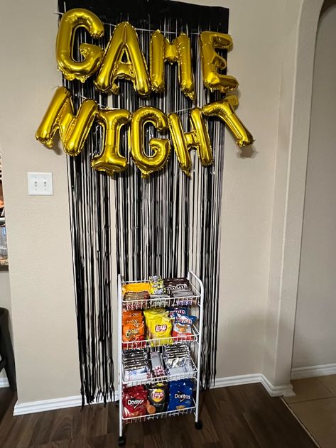 Retro Game Night Party Ideas, Game Night Decor Ideas, Game Night Ideas Decorations, Game Night Decorations Ideas Diy, Diy Game Night Decorations, Dorm Party Ideas, Game Night Set Up, Birthday Game Night Party, Board Game Birthday Party Ideas