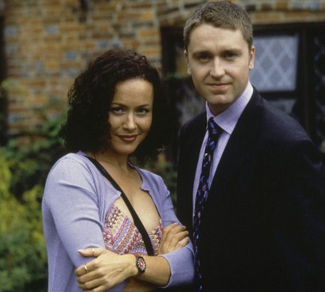 (ITV) ‘Midsomer Murders’: 19 Stars Who Were In The ITV Show Before They Were Famous-Amanda Mealing (2001) In the same year that she began playing Holby City's Connie Beachamp, Amanda popped up for the superbly-titled 'Electric Vendetta' episode. Tv Detectives, Holby City, Midsomer Murders, Tv Series, Hollywood, Actors, Couple Photos, Lifestyle, Film