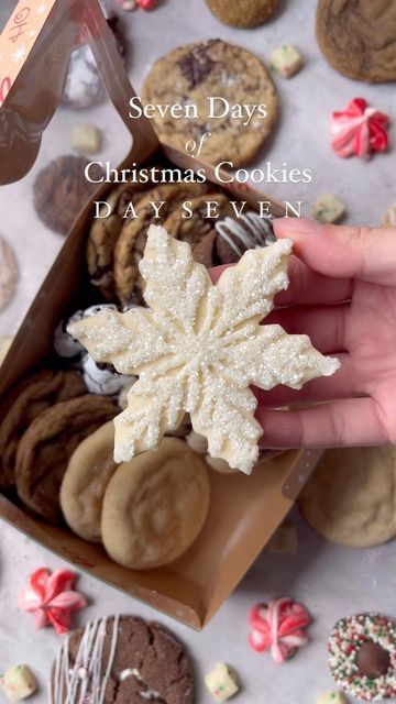 Raspberry Crinkle Cookies, Christmas Hershey Kiss Cookies, Holiday Cookie Box Ideas, Christms Cookies, Christmas Cookie Box Ideas, Christmas Cookie Board, Christmas Snowflake Cookies, Christmas Cookie Gift Boxes, Hot Chocolate Marshmallow Cookies