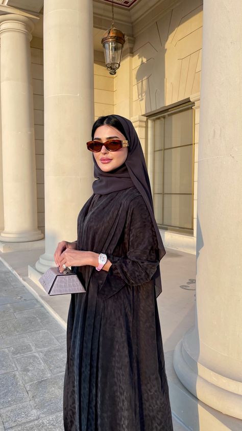 Black Abaya Outfit, Abaya Fashion Black, Black Hijab Outfit, Elegant Abayas, Muslim Long Dress, Mode Abayas, Abaya Designs Latest, Abaya Outfit, Muslimah Style