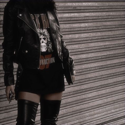 Grunge Girl Outfits Punk Rock, 2000 Punk Rock Aesthetic, Fantasy Punk Aesthetic, Roderick Aesthetic, Dieselpunk Aesthetic Outfit, Punk Rocker Aesthetic, Punk Rock Princess Aesthetic, Persecutor Alter, Female Rockstar Aesthetic Outfits