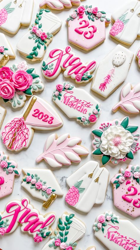 Grad Party Cookies, Pink Graduation Party, Royal Icing Cookies Recipe, Floral Cookies, Cookie Recipes Decorating, Graduation Desserts, Floral Dessert, Pink Cookies, Graduation Party Planning