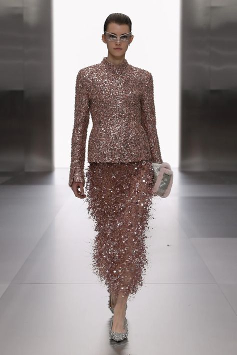 Fendi Couture Spring 2024 Channel Runway, Sum Dresses, Runway 2024, Fendi Couture, Couture 2024, Runway Gowns, Fendi Fashion, Evening Skirts, Spring Couture