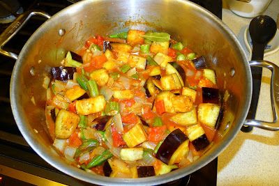 Okra And Eggplant Recipe, Okra Dishes, Eggplant Stew, Okra Stew, Okra Recipes, Vegan Stew, Vegan Fast Food, Csa Recipes, Veggie Soup