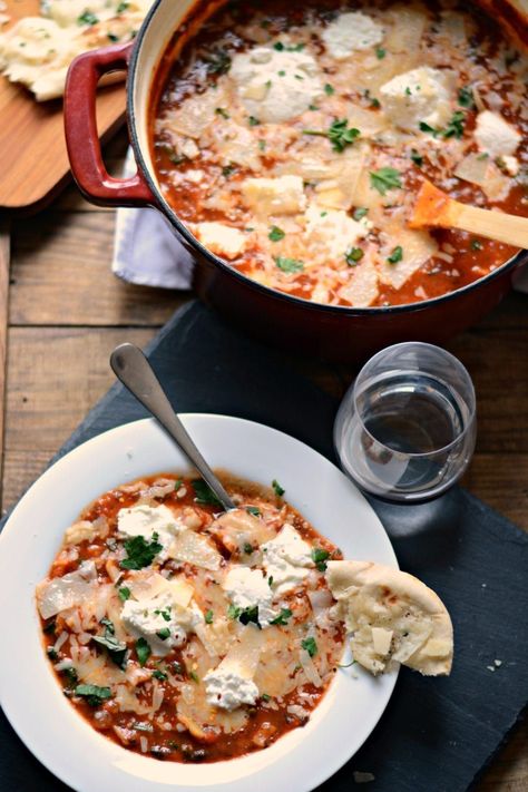 One Pot Mushroom and Spinach Lasagna Soup Sarcastic Cooking Spinach Lasagna Soup, Mushroom And Spinach Lasagna, Soup With Spinach, Homemade Tomato Soup Recipe, Cheese Recipes Appetizers, Quick Soup Recipes, Leslie Mann, Mushroom Dish, Cheese Lasagna