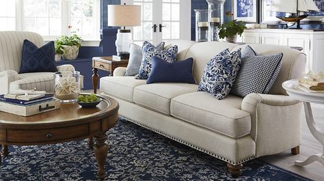 marine indigo blue and white Real Living Room Idea Living Decoracion, Aqua Interior, Beige Living Rooms, Bassett Furniture, Coastal Living Rooms, Blue Beauty, Planter Design, Coastal Living Room, Brown Living Room