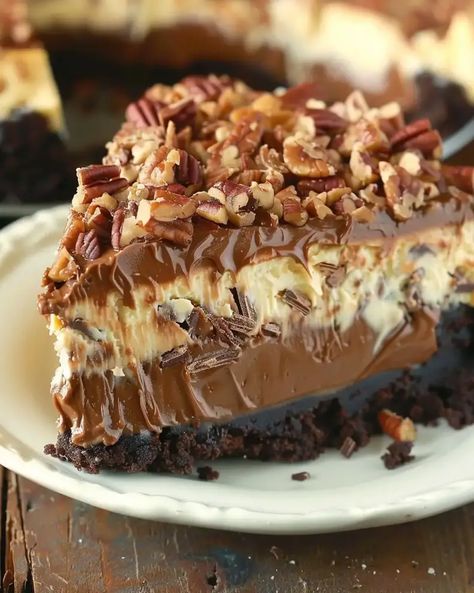 German Chocolate Cheesecake - Recipes Smile German Chocolate Cheesecake, Pecan Topping, Martha Stewart Recipes, Chocolate Cheesecake Recipes, Chocolate Graham Crackers, Coconut Pecan, German Chocolate Cake, Melting Chocolate Chips, German Chocolate