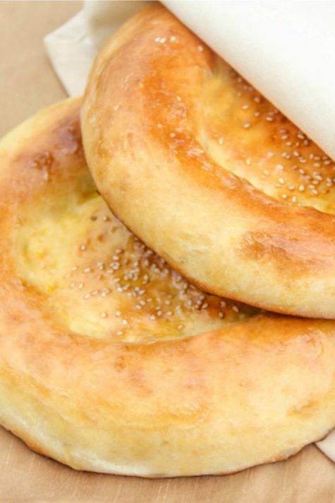 Uzbek Food Recipe, Uzbek Food, Uzbekistan Food, Savory Breads, Fantasy Food, Breads & Buns, Flat Bread, Bread Bun, Russian Recipes