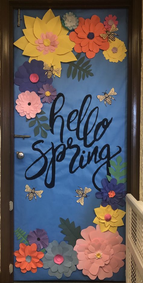 Decorate Bulletin Board, Classroom Door Decoration Ideas Creative, Spring Bulletin Boards Preschool, Easter Classroom Door, Cat Halloween Decorations, Classroom Door Ideas, Spring Classroom Door, Halloween Decoration Party, Preschool Door