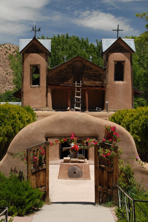 Mexico Houses, Chimayo New Mexico, Hispanic Culture, Holy Family, Taos, South West, Native American Art, American Art, New Mexico