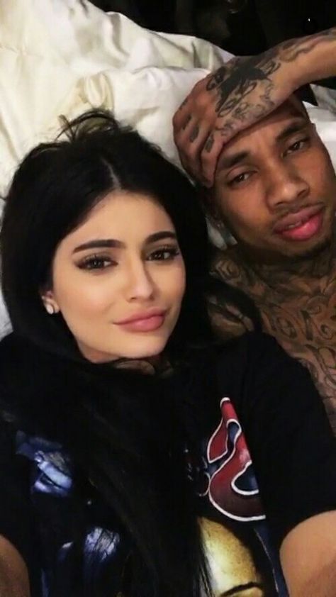 Uploaded by isazg2004. Find images and videos about kylie jenner and tyga on We Heart It - the app to get lost in what you love. Stylizacje Kylie Jenner, Kylie Jenner And Tyga, Kylie Jenner Tyga, Tyga And Kylie, Kylie Jenner Fotos, Kylie Travis, Look Kylie Jenner, Kylie Jenner Photos, Looks Kylie Jenner