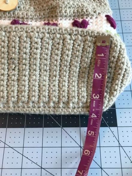 Crochet Bag Insert, Purse Liner Diy, Liner For Crochet Bag, Granny Square Bag Lining, Crochet Bag Liner, Lining For Crochet Bag, How To Sew Liner In Crochet Bag, How To Sew A Lining Into A Crochet Bag, Lining A Crocheted Bag