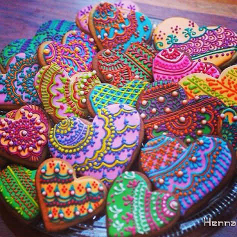 Curly Fries: MEHNDI NIGHTS: Henna Lounge Biscuits Henna Cake, Heart Biscuits, Mehndi Night, Iced Biscuits, Shaped Cookies, Indian Wedding Inspiration, Heart Shaped Cookies, Indian Wedding Cakes, Cookie Favors