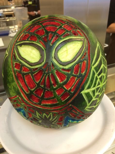 Spider-Man Spiderman Eating, Derby Food, Kentucky Derby Food, Superhero Cakes, Fruit Presentation, Fruit Carvings, Eating Watermelon, Watermelon Carving, Superhero Cake