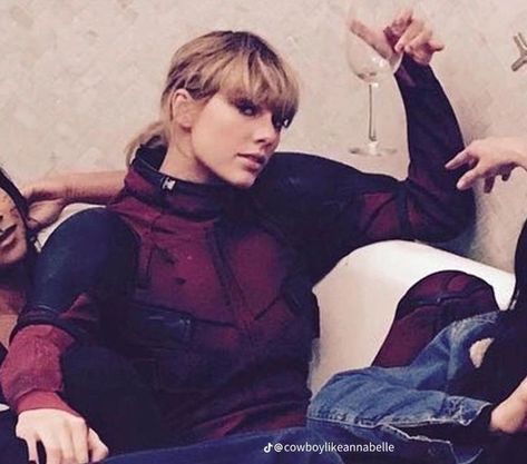 Taylor Boyfriend, Alycia Debnam Carey, Swift Photo, Manx, Long Live Taylor Swift, Swift 3, Live Taylor, Taylor Swift 13, Ryan Reynolds