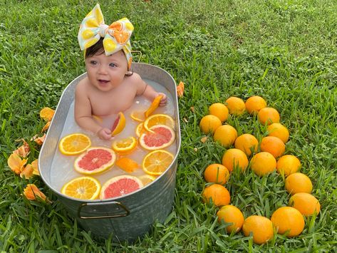 Fruit Theme Photoshoot, 6 Month Watermelon Photo Shoot, Watermelon Shoot Baby, Fruits Theme Baby Photoshoot, Fruit Bath Photoshoot Baby Boy, Milk Bath Photos, Vom Avea Un Copil, Baby Bump Pictures, Baby Corner