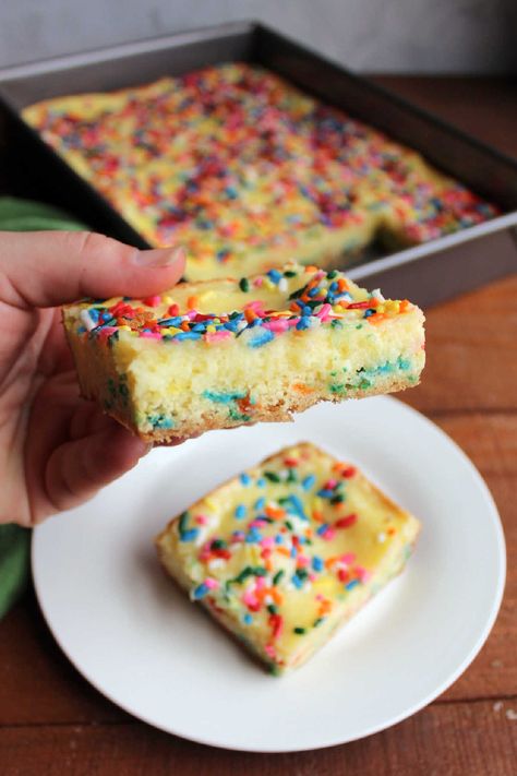 Funfetti Oreo Bars, Funfetti Cake Mix Brownies, Confetti Cake Mix Desserts, Funfetti Butter Cake, Dump Cake Recipes Funfetti, Funfetti Gooey Butter Cake, Funfetti Dump Cake Recipe, Gooey Funfetti Bars, Funfetti Cake Mix Cookie Bars