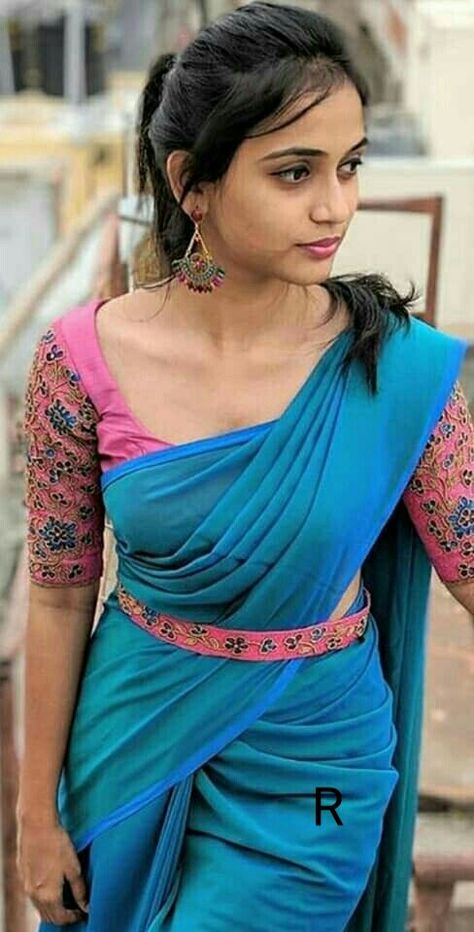 Wedding Saree Blouse Designs, Saree Blouse Neck Designs, Gaun Fashion, Indian Saree Blouses Designs, Silk Saree Blouse Designs, Half Saree Designs, Indian Fashion Saree, Unique Blouse Designs, Indian Woman