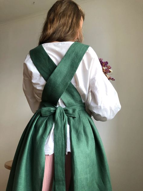 Green Linen Pinafore Apron Dress Half Apron Skirt | Etsy Cottagecore Apron Dress, Cottagecore Aprons, Gardening Outfits For Women, Feminine Apron, Apron Aesthetic, Plus Size Cottagecore Fashion, Pinafore Apron Pattern, Cottagecore Apron, Vintage Pinafore Dress