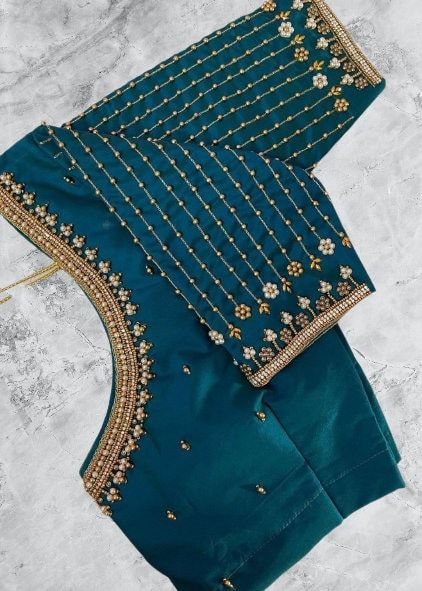 Aari Worked Blouse, Blouse Work Designs Thread Work, Emraiding Design Blouse, Magg Work Blouse Design, Working Blouse Designs, Simple Design Maggam Work, Zardosi Blouse Design, Back Aari Work Blouse, New Trendy Aari Work Blouse Designs