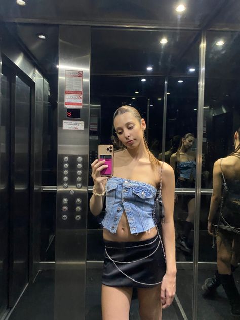 Zara denim corset top inspo outfit Zara Denim Corset, Denim Corset Top, Denim Corset, Inspo Outfit, Corset Top, Wattpad, Zara, Outfit Inspo