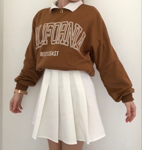 Skirt And Hoodie Outfit, Skirt And Sweatshirt Outfit, Sweatshirt And Skirt Outfit, Hongkong Outfit, Cute Sporty Outfits, Gossip Girl Outfits, Tennis Skirt Outfit, Fasion Outfits, Clothes Korean Style