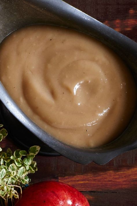 Apple Cider Gravy, Cider Gravy, Thyme Sauce, Easy Gravy Recipe, Turkey Gravy Recipe, Apple Sauce, Turkey Gravy, Veggie Side Dishes, Thanksgiving Feast