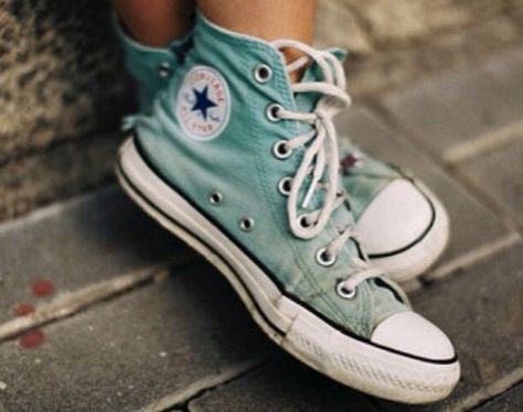 Converse . Allstar Converse, Classic Converse, Star Converse, All Star Shoes, Shoes Photography, All Stars Converse, Shoes Sale, Free Shoes, Kinds Of Shoes