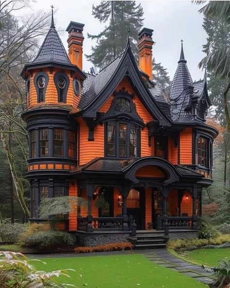 House Design App, Gothic Homes, Fairytale Houses, Victorian Style House, Creepy Houses, Victorian Style Homes, Unusual Homes, Goth Home, Goth Home Decor