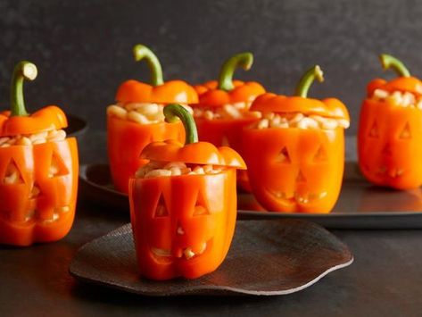 Halloween Dishes Food, Halloween Dishes Party Ideas, Halloween Mac And Cheese, Halloween Buffet Food, Halloween Stuffed Peppers, Snack Halloween, Buffet Halloween, Easy Halloween Recipes, Edible Bowl