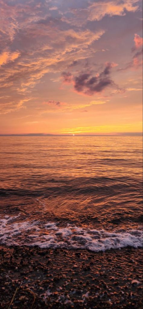 💛🧡 #aesthetic #æ #sea #wallpaper #lockscreen #ocean #summer #summerstyle #sunset #nature #sun Summer Aesthetic Homescreen, Summer Lockscreen Iphone, Lockscreen Summer, Summer Screensavers, Summer Themed Wallpaper, Astetic Pics, Summer Ios, Summer Lockscreen, Summer Wallpaper Phone